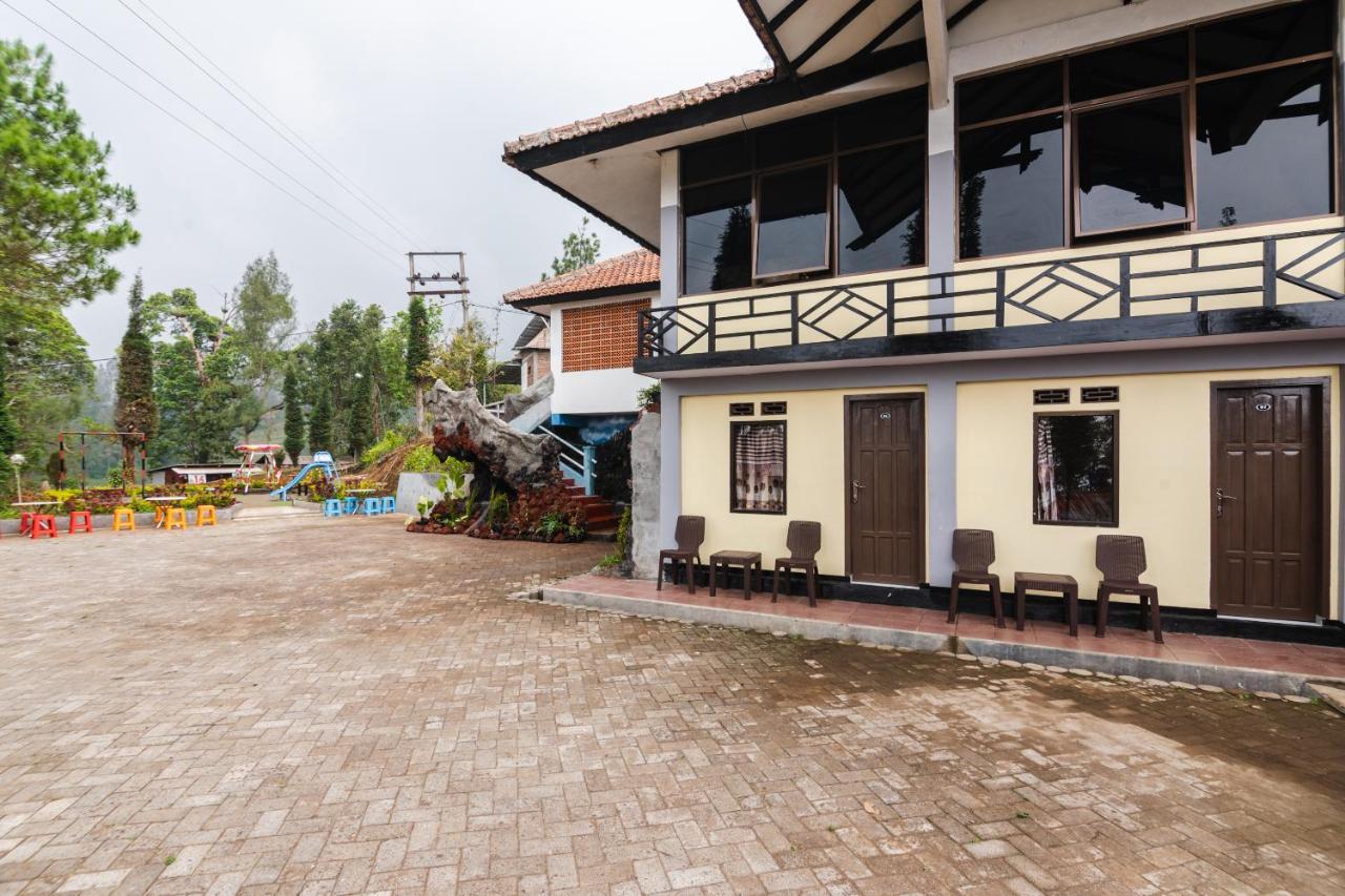 OYO 1852 Intan Bromo Homestay Pasuruan Exterior foto