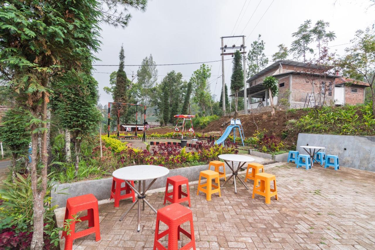OYO 1852 Intan Bromo Homestay Pasuruan Exterior foto